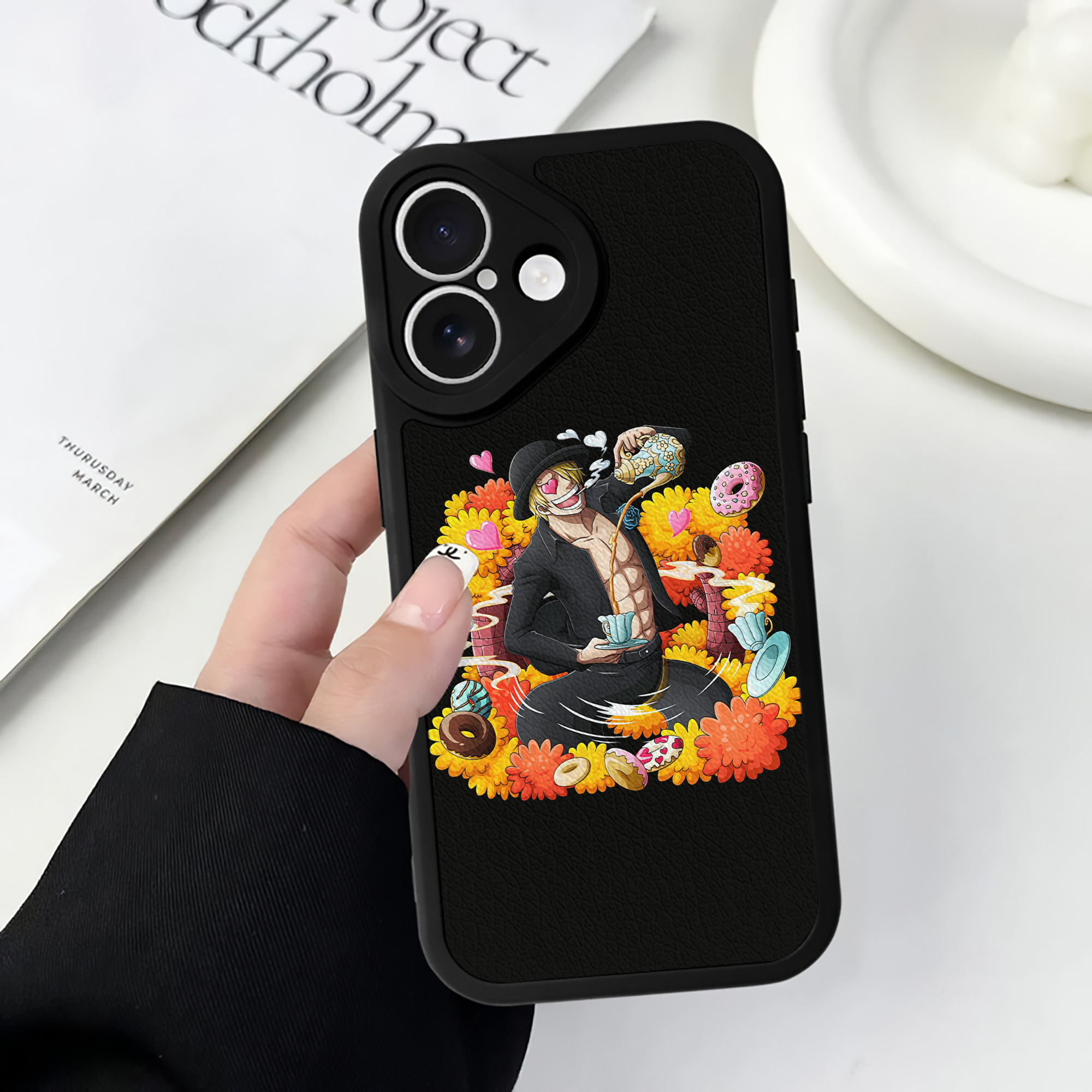 （画像用） ワンピース サンジ ONE PIECE Sanji 【iPhone 16シリーズ対応】シリコンスマホケース（レザー調） 材質：シリコン